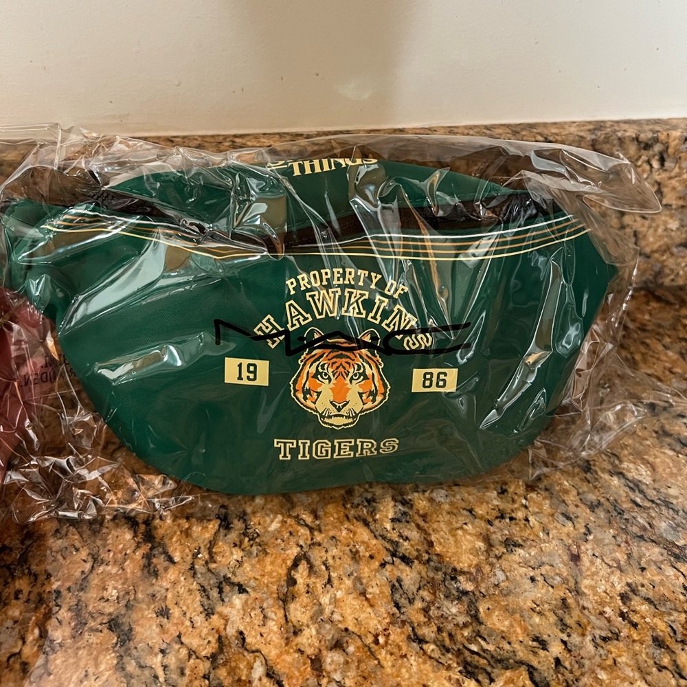 MAC COSMETICS x STRANGER THINGS collab Fanny pack